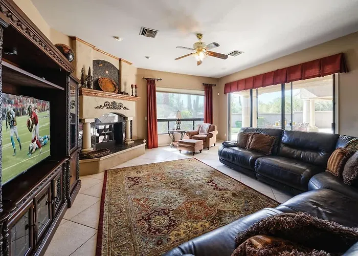 Valley View - Style Backyard - Heated Pool Holiday home *