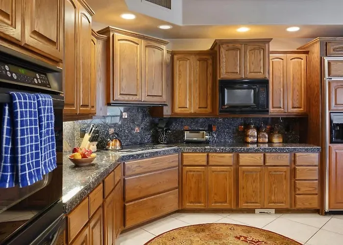 Valley View - Style Backyard - Heated Pool *